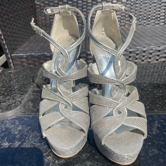 Sparkly Guess Heels - Picture 1 of 4